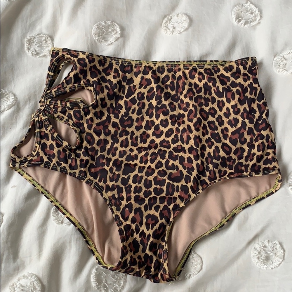 Kortni Jeans Leopard With flower cutout